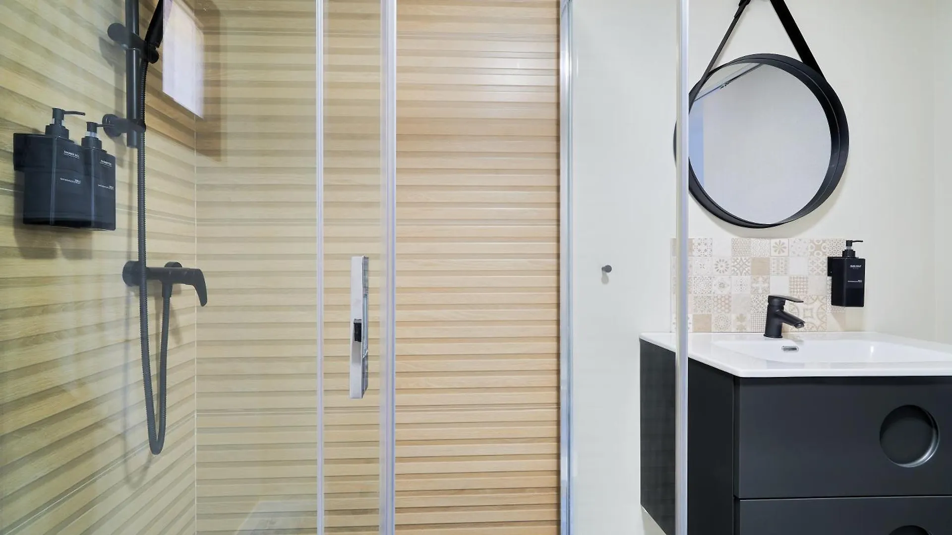 Konukevi Rg Duque De Aveiro Otel Málaga